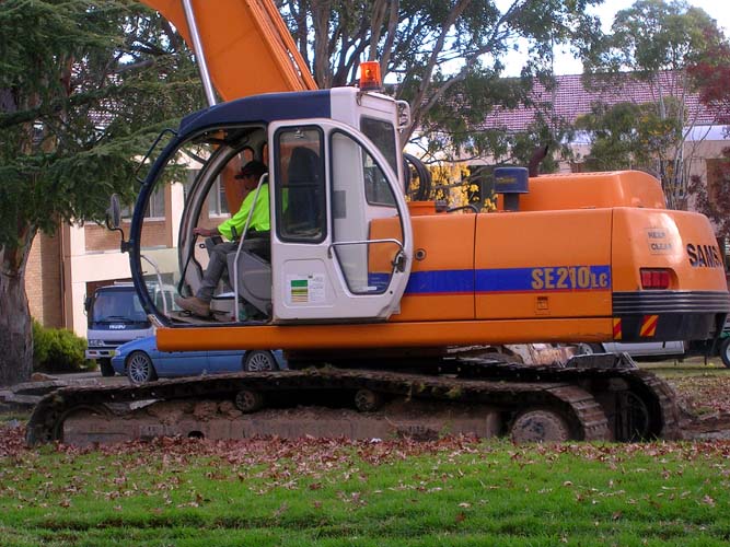 20040505-027-digger-2.jpg
